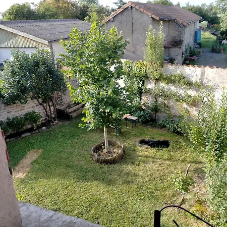 Les Volets Rouges Сasa de vacaciones Saint-Clement-de-Regnat